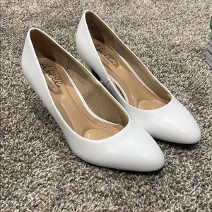 Abella True Comfort White Heels
